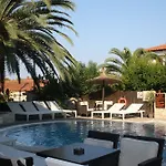 Stratos Hotel 3*