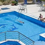 Stratos Hotel