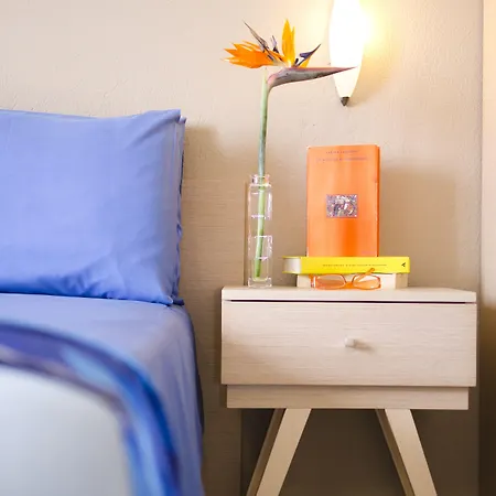 Stratos أفيتوس