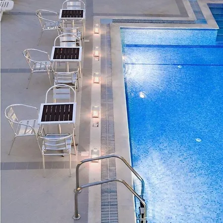 Stratos أفيتوس